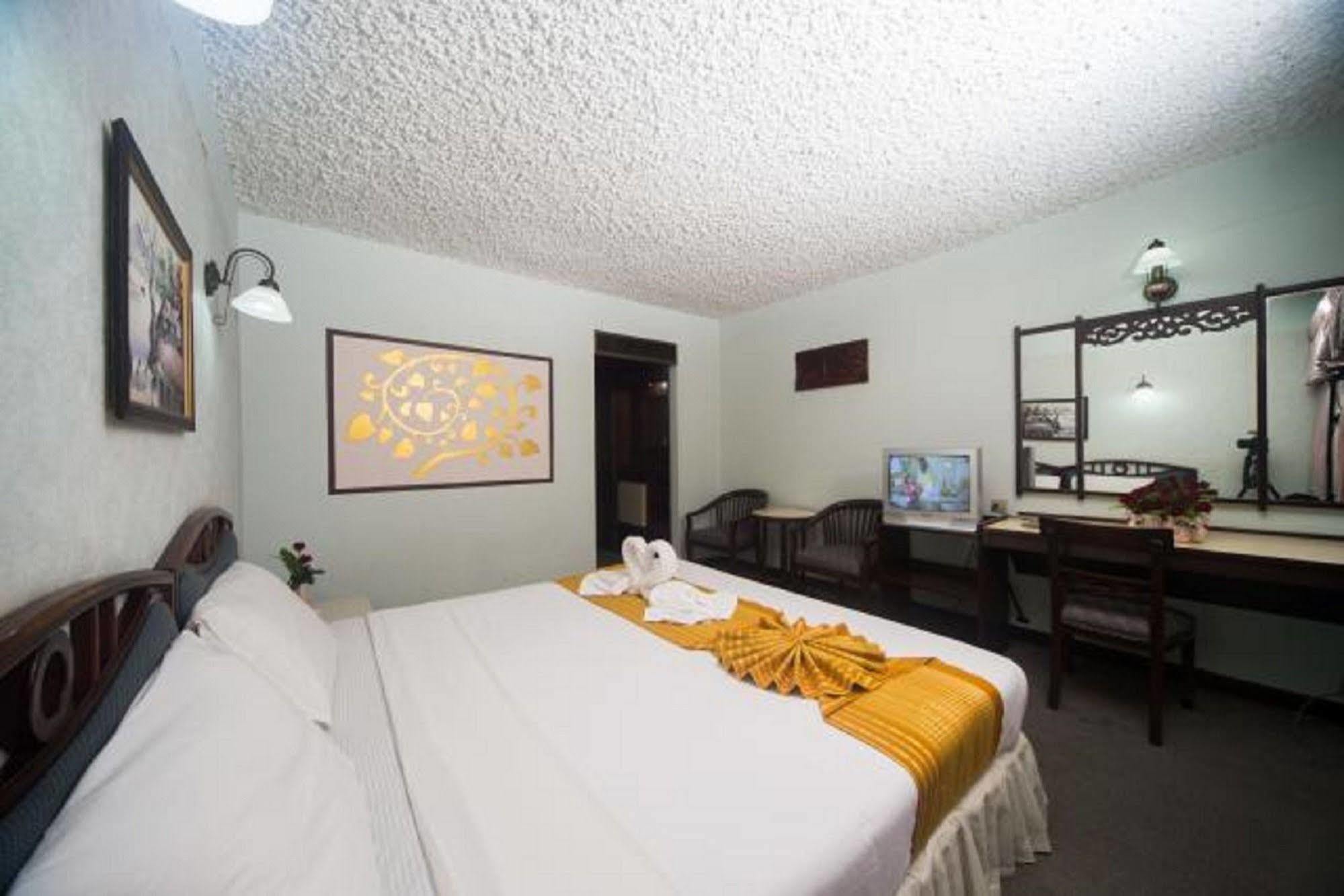 Amarin Nakorn Hotel Phitsanulok Exterior photo